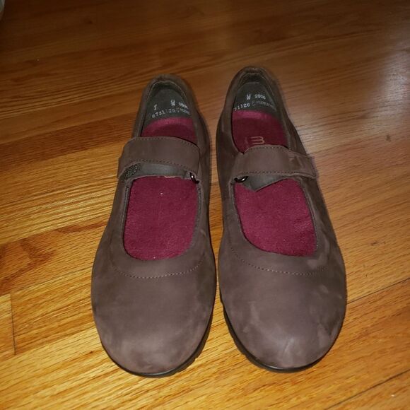 Munro Brown Leather Maryjane Shoes - Picture 2 of 8
